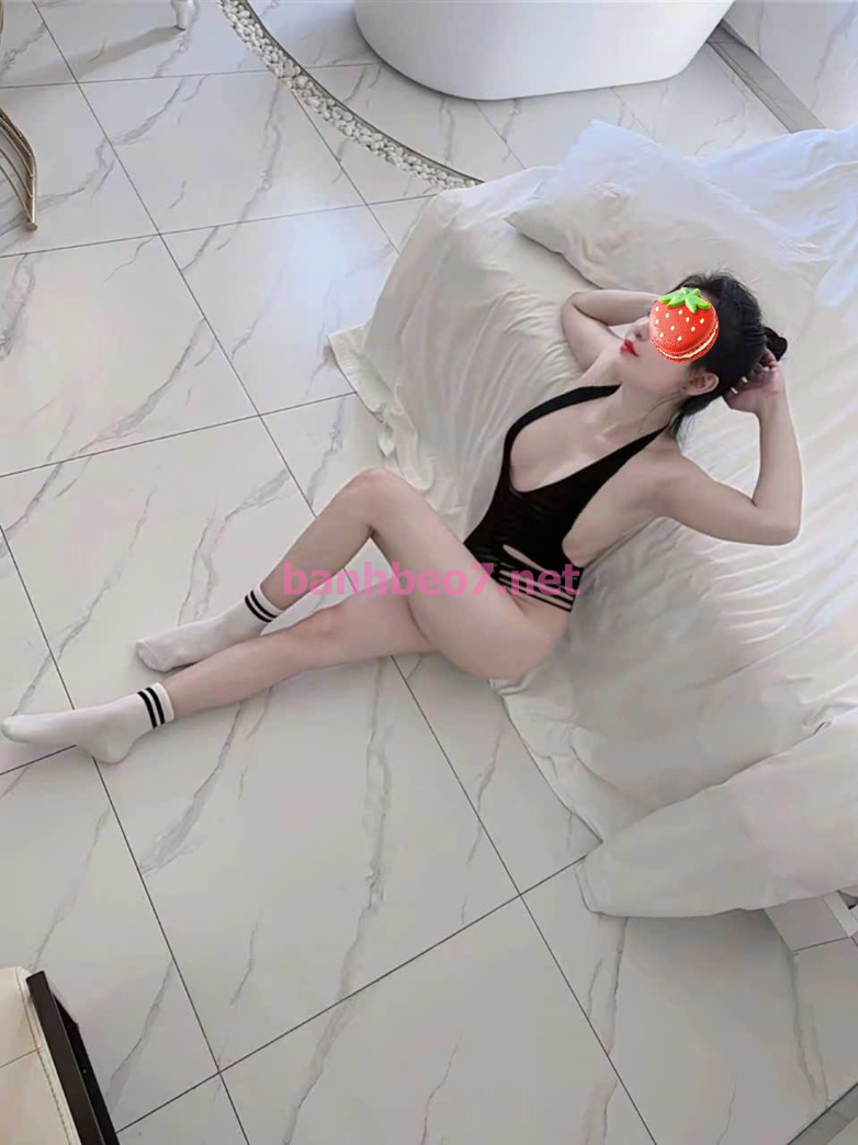 Thiên Vy 1999 hot girl 1m68 vào đời.