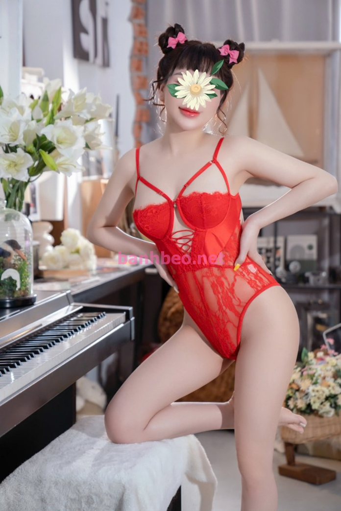 QUỲNH ANH EM NHÂN VIÊN SPA MÌNH DÂY XINH XẮN GỢI DỤC LẦN ĐẦU ĐI LÀM - 0943513488